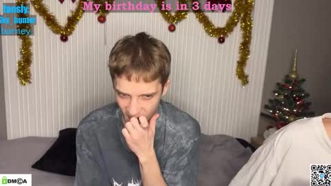 Snapshot of sky_hunter chatting on 12-14-25, 07:07 sky_hunter online show from 12-14-25, 07:07