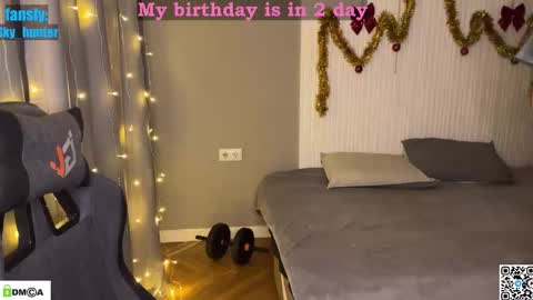 Snapshot of sky_hunter chatting on 12-15-25, 01:48 sky_hunter online show from 12-15-25, 01:48