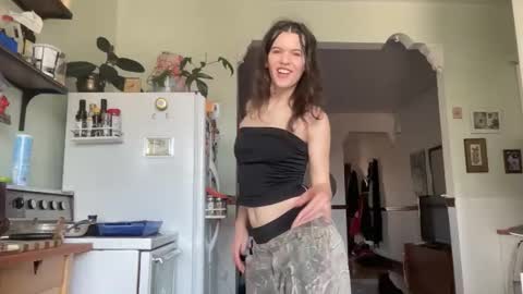 Snapshot of sky_lounge chatting on 04-17-26, 04:43 sky lounge online show from 04-17-26, 04:43