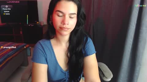 Snapshot of sky_lover_ chatting on 10-22-25, 09:53 Sky online show from 10-22-25, 09:53