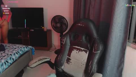 Snapshot of sky_lover_ chatting on 11-06-25, 09:10 Sky online show from 11-06-25, 09:10