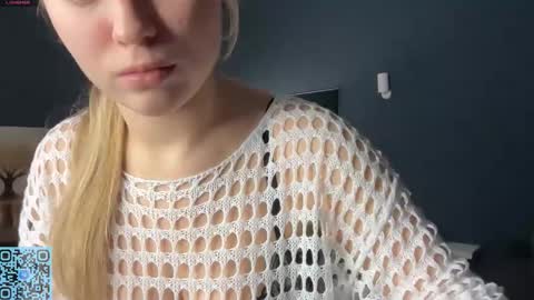 Snapshot of skyeveil chatting on 12-19-25, 05:58 Skye online show from 12-19-25, 05:58