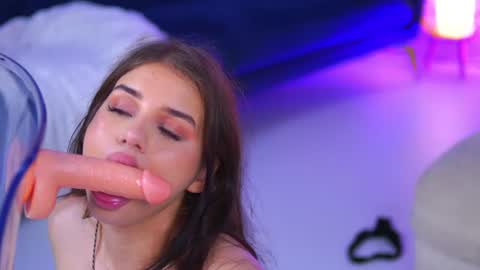 Snapshot of skylamoor chatting on 07-20-26, 10:39 Skyla online show from 07-20-26, 10:39