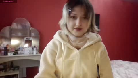 Snapshot of skylaporter1 chatting on 11-27-25, 10:17 your little angel Masha online show from 11-27-25, 10:17