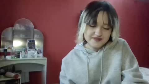 Snapshot of skylaporter1 chatting on 11-28-25, 10:29 your little angel Masha online show from 11-28-25, 10:29