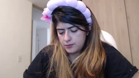 Snapshot of skyler1195 chatting on 12-27-24, 01:00 Skyler online show from 12-27-24, 01:00