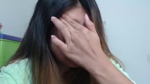 Snapshot of skyler1195 chatting on 01-19-25, 06:00 Skyler online show from 01-19-25, 06:00