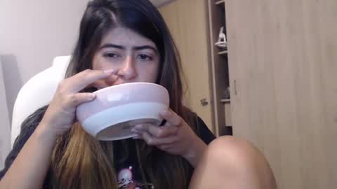 Snapshot of skyler1195 chatting on 01-23-25, 12:25 Skyler online show from 01-23-25, 12:25