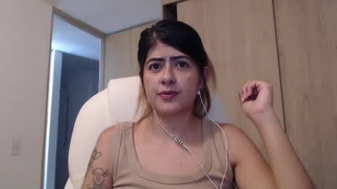 Snapshot of skyler1195 chatting on 01-31-25, 04:14 Skyler online show from 01-31-25, 04:14