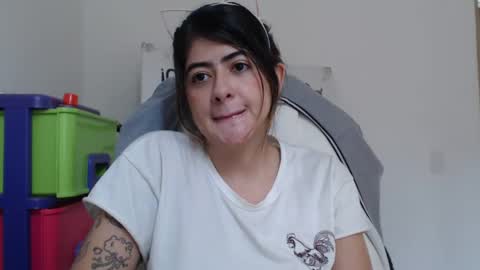 Snapshot of skyler1195 chatting on 02-17-25, 06:04 Skyler online show from 02-17-25, 06:04