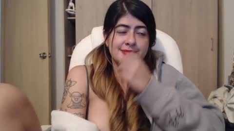 Snapshot of skyler1195 chatting on 03-06-25, 03:02 Skyler online show from 03-06-25, 03:02