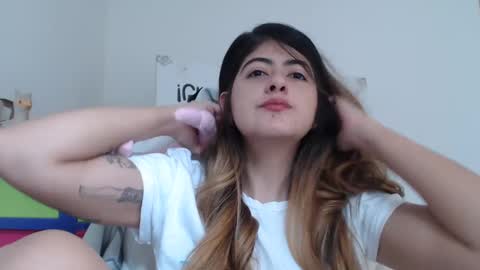 Snapshot of skyler1195 chatting on 03-10-25, 06:01 Skyler online show from 03-10-25, 06:01