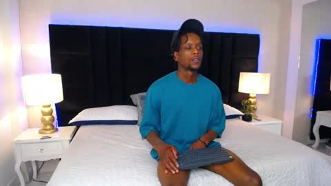 SKYLERBIGXXX online show from 06-18-26, 04:02