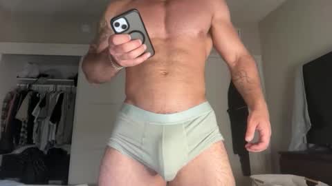 Snapshot of skylerflexes chatting on 05-11-26, 12:05 Skyler Flexes online show from 05-11-26, 12:05