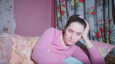 skyressie333 online show from 12-17-24, 04:11