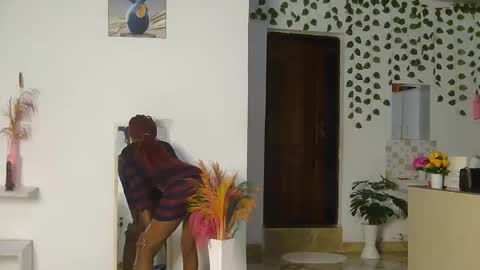 Snapshot of skyy_brown chatting on 06-04-26, 02:28 Bella online show from 06-04-26, 02:28