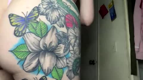 skyybarbie2025 online show from 05-20-26, 08:48