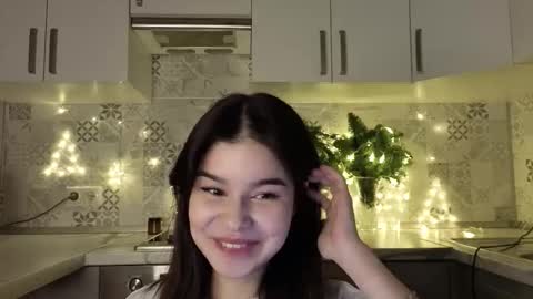 Snapshot of sladkoezka chatting on 12-16-25, 04:23 Katya online show from 12-16-25, 04:23