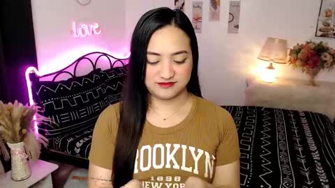 Queen Cyrine online show from 12-21-25, 05:58