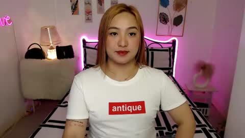 Snapshot of slave_amanda69 chatting on 06-10-26, 11:20 Queen Cyrine online show from 06-10-26, 11:20