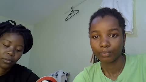 sleciah online show from 12-19-25, 07:37