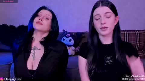 Snapshot of sleepingduo chatting on 06-11-26, 07:23 Hi We are Iva and Angela Nice to meet u 3 online show from 06-11-26, 07:23