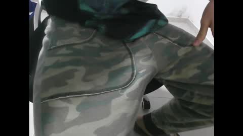 Snapshot of slender_cum chatting on 10-29-25, 08:38 Slender Cum online show from 10-29-25, 08:38