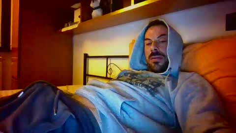 Snapshot of slevin1983 chatting on 03-10-26, 06:24 slevin online show from 03-10-26, 06:24