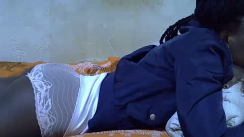 Snapshot of slim_girl3 chatting on 10-29-25, 02:08 slim_girl3 online show from 10-29-25, 02:08