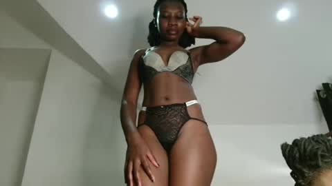 Snapshot of slim_pearl_ chatting on 10-11-25, 04:16 Pearl online show from 10-11-25, 04:16
