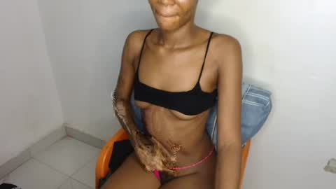 Snapshot of slim_wetpussyy chatting on 08-01-26, 06:07 Bella online show from 08-01-26, 06:07