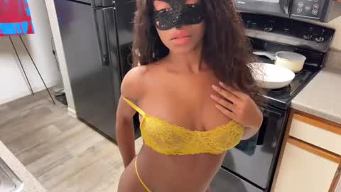 Snapshot of slimaddictionxxx chatting on 01-08-25, 10:16 Barbie Stylebender online show from 01-08-25, 10:16