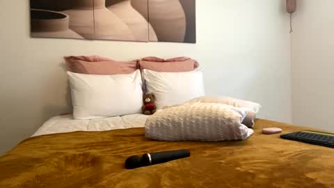 Snapshot of slimaddictionxxx chatting on 09-22-25, 06:10 Barbie Stylebender online show from 09-22-25, 06:10