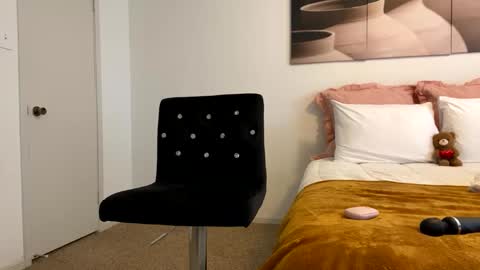 Snapshot of slimaddictionxxx chatting on 09-28-25, 06:57 Barbie Stylebender online show from 09-28-25, 06:57