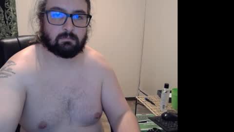 Snapshot of slimdizzy64 chatting on 01-06-25, 01:42 slave drew or slut online show from 01-06-25, 01:42