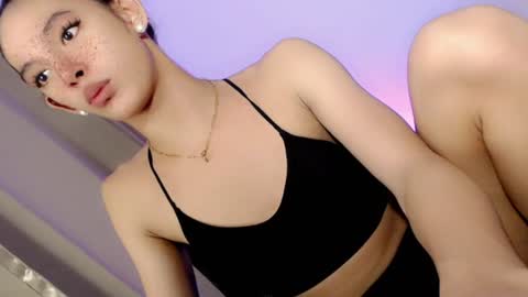 Snapshot of slimgirl_patricia chatting on 07-11-26, 01:03 Pat online show from 07-11-26, 01:03