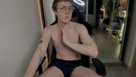 Snapshot of slippery_baby chatting on 12-26-24, 06:54 Mila online show from 12-26-24, 06:54
