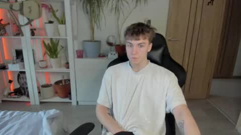 Snapshot of slippery_baby chatting on 02-13-25, 10:44 Mila online show from 02-13-25, 10:44