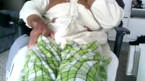 Snapshot of slipperyballs900 chatting on 02-15-26, 02:03 slipperyballs900 online show from 02-15-26, 02:03