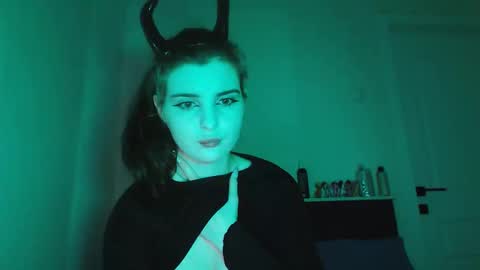 Snapshot of sloomonata chatting on 10-31-25, 01:50 sloomonata online show from 10-31-25, 01:50