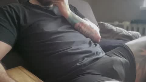 Snapshot of slovakman69 chatting on 10-30-25, 10:38 just chillin online show from 10-30-25, 10:38