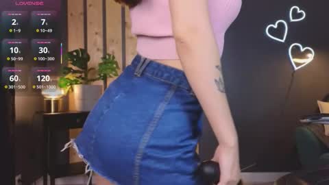 Emilia online show from 10-31-25, 12:50