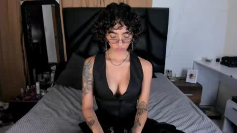 slutty_venus7 online show from 07-25-26, 12:53