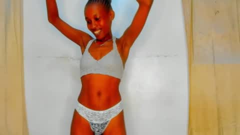 Snapshot of sluttysam_ chatting on 05-30-26, 07:00 Sexyslutt online show from 05-30-26, 07:00