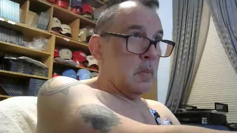 Snapshot of sluttyslave81 chatting on 11-25-25, 06:46 sluttyslave81 online show from 11-25-25, 06:46