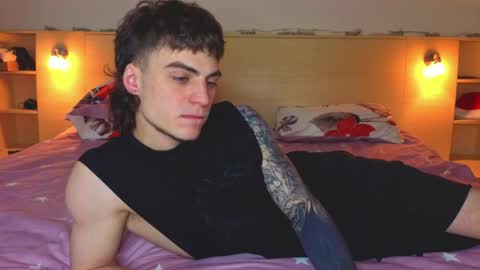 Snapshot of sly_gus chatting on 05-01-26, 12:54 Gus online show from 05-01-26, 12:54
