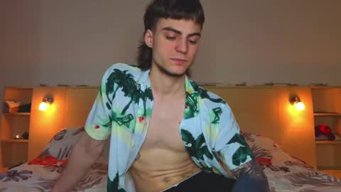 Snapshot of sly_gus chatting on 05-07-26, 02:22 Gus online show from 05-07-26, 02:22