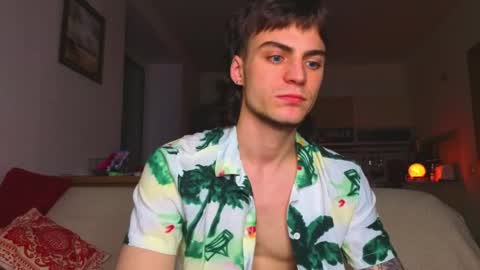 Snapshot of sly_gus chatting on 05-09-26, 04:56 Gus online show from 05-09-26, 04:56