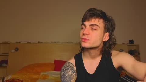 Snapshot of sly_gus chatting on 05-31-26, 02:46 Gus online show from 05-31-26, 02:46