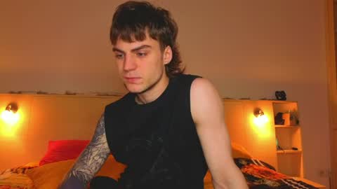 Snapshot of sly_gus chatting on 06-01-26, 10:11 Gus online show from 06-01-26, 10:11